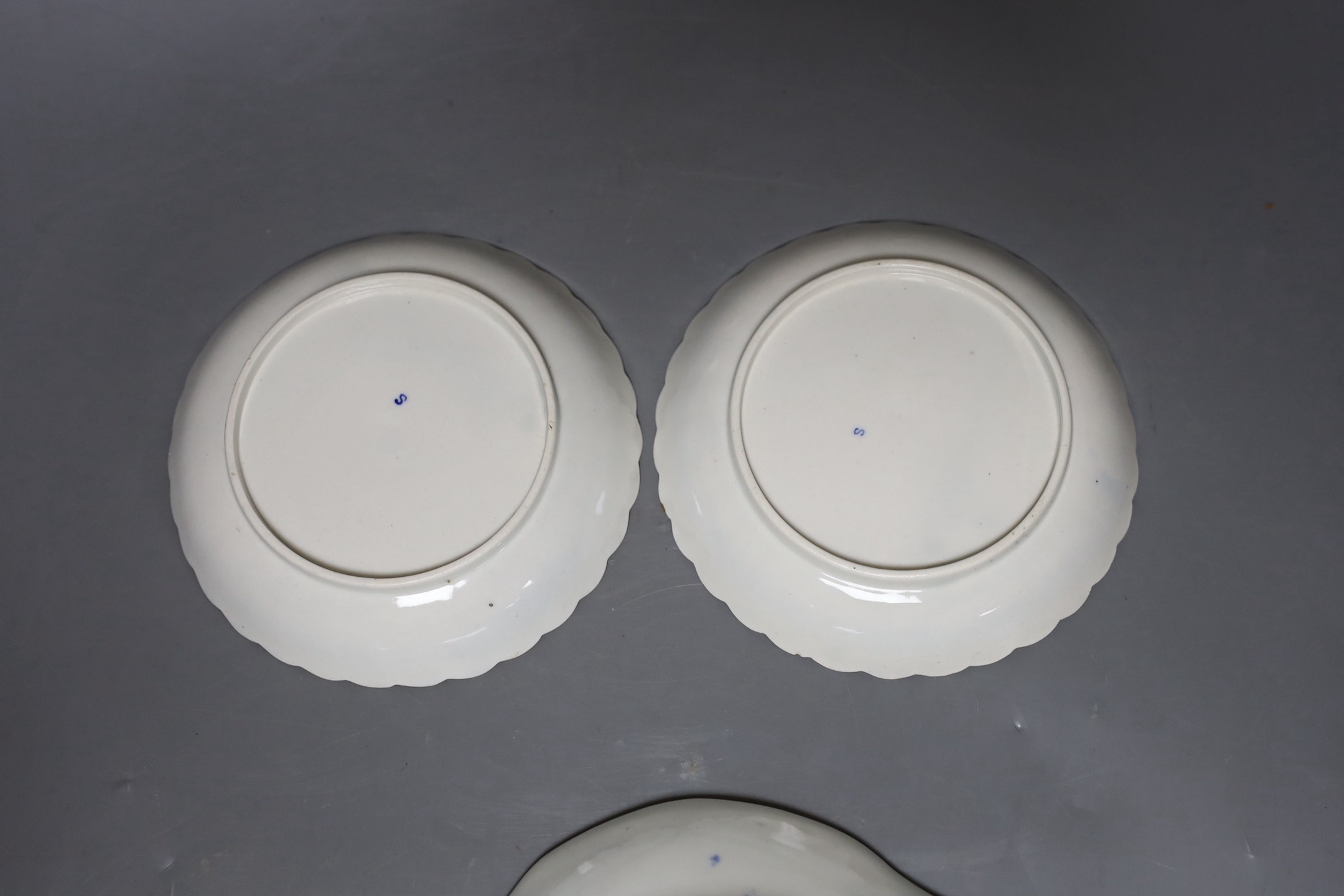 A pair of late 18th century Caughley Salopian teabowls and saucers together with a matching dish